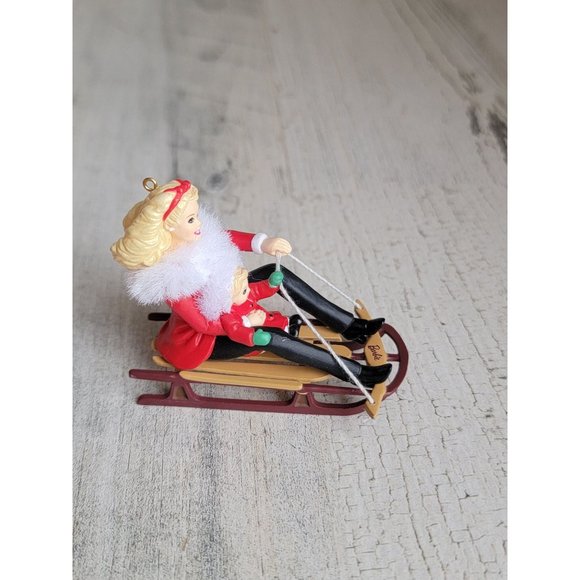 Hallmark 2000 winter fun with Barbie and Kelly ornament Xmas - Picture 3 of 7